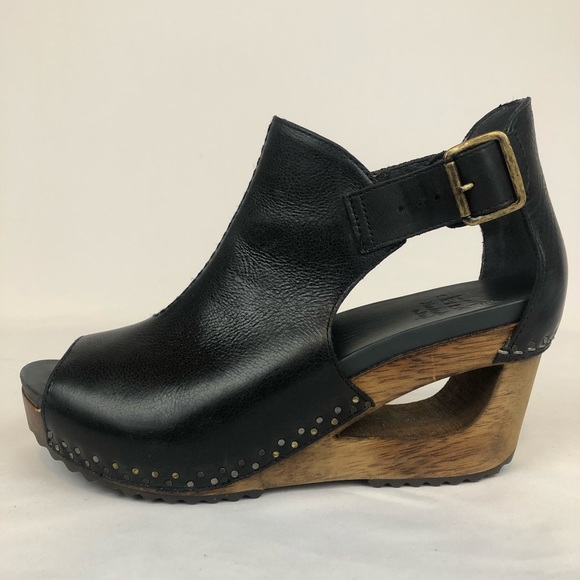 Dansko Shoes - Dansko Sable Wedge Sandal (Limited Edition)